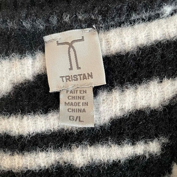 TRISTAN  Black and white Zebra print pullover V-neck SIZE LARGE.  Fuzzy - Picture 3 of 7